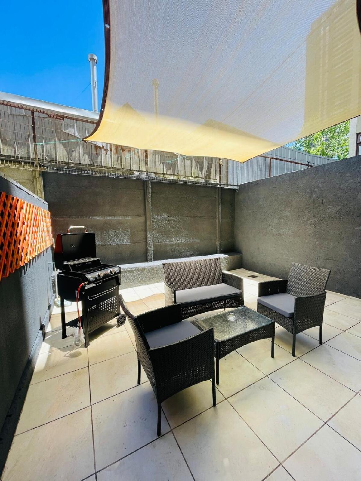 Apartamento Departamento En El Centro De La Ciudad Con Patio *